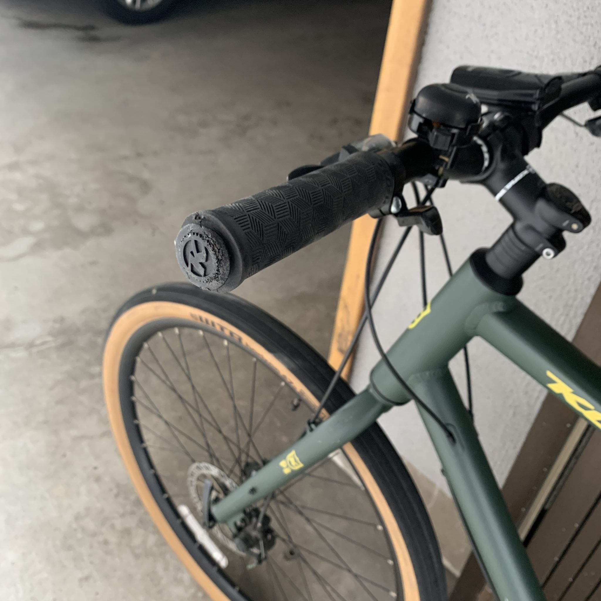 自転車のハンドルを短くカット